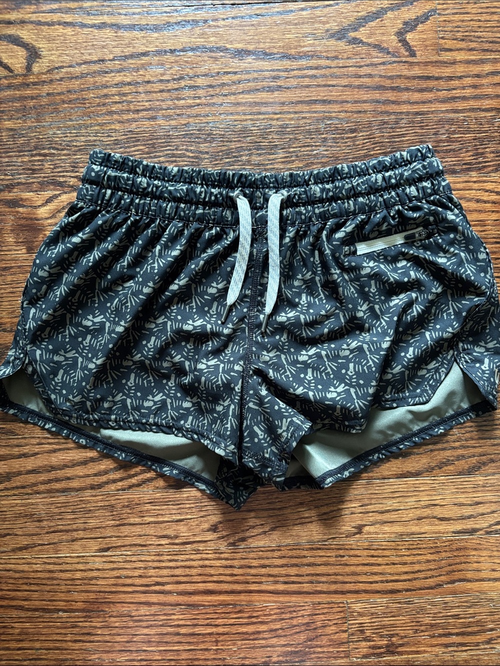 Vuori Clementine Short, Size Small
